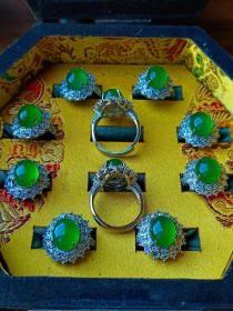 漆器木藏宝盒珍藏龙石种帝王绿翡翠戒指两盒whx标价价格待商议商议