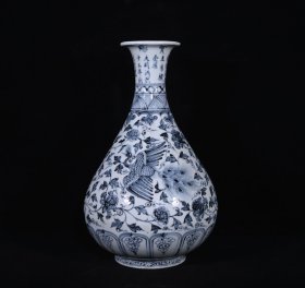 大明洪武年制青花缠枝花卉孔雀纹玉壶春瓶，高32×19厘米