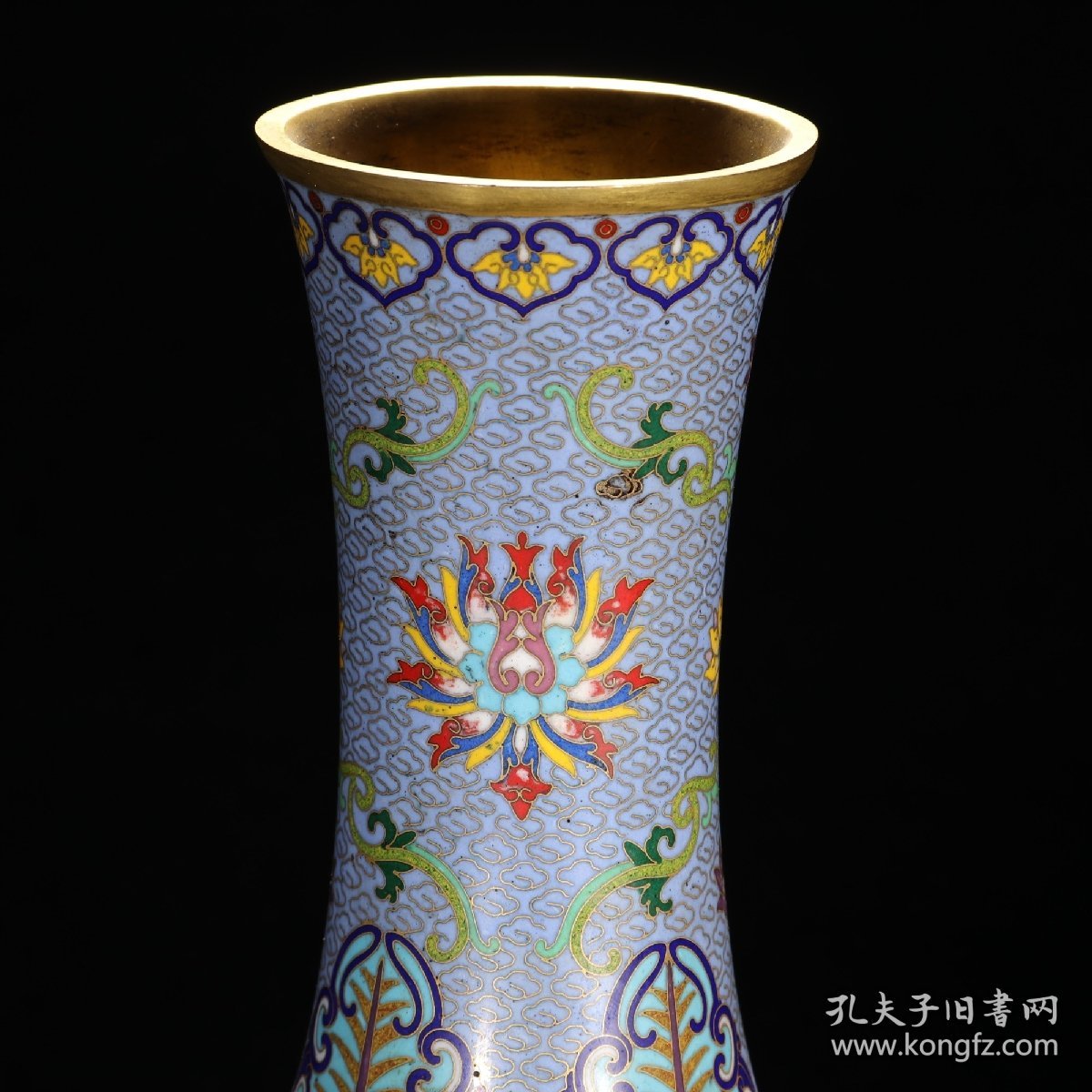 清代 铜胎掐丝珐琅缠枝花卉赏瓶