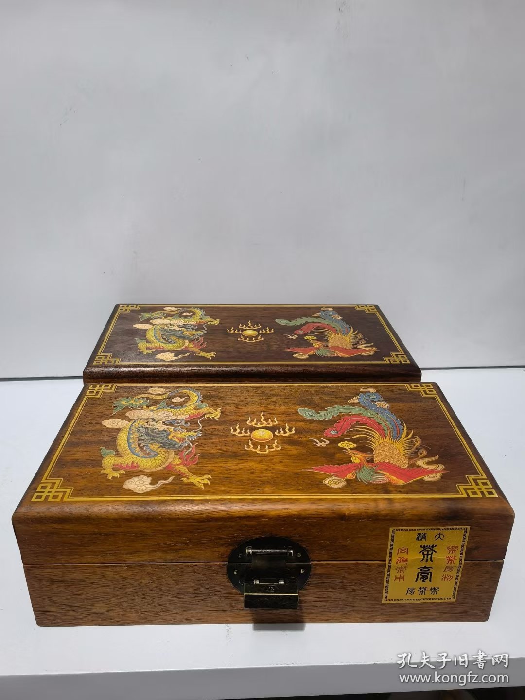 雕刻花梨木盒子