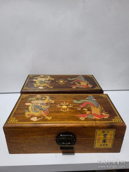 雕刻花梨木盒子