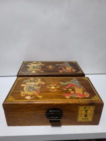 雕刻花梨木盒子