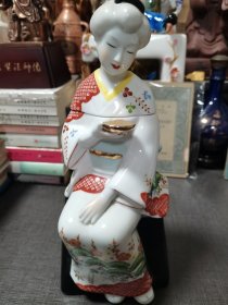 日本千代菊人物酒瓶一个，品相完美