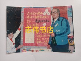 【酒文化收藏】早期唐山花粉强化啤酒到成都宣传推销的现场老照片一张！如照片所示！