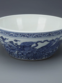 明青花海水蛟龙纹盆