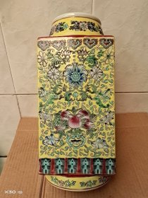 黄地珐琅四方花瓶