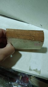 连环画《以革命的名义》人民美术出版社出版，64开/174页，价15米（不包邮）阳台左边书堆1号纸箱