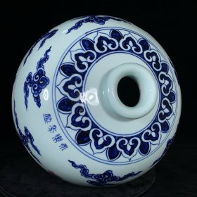 明永乐青花釉里红龙纹梅瓶,高41厘米,最大直径29厘米
