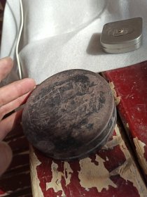 老砚台，圆形。