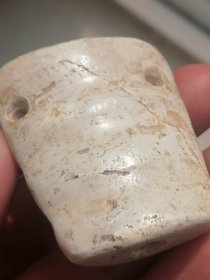 北方文化期红山时期玉佩饰！尺寸规格5.23厘米x4.23cmx2.12cm！包浆光气一流土蚀土咬风化自然熟旧！
