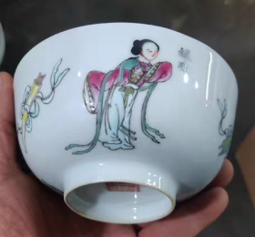 清粉彩木兰人物图碗