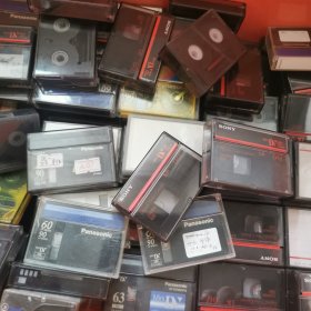 索尼sony 迷你 dv带摄像带录像带mini摄影带摄像机磁带 旧带，数量超多（长7.厘米，宽5.厘米)