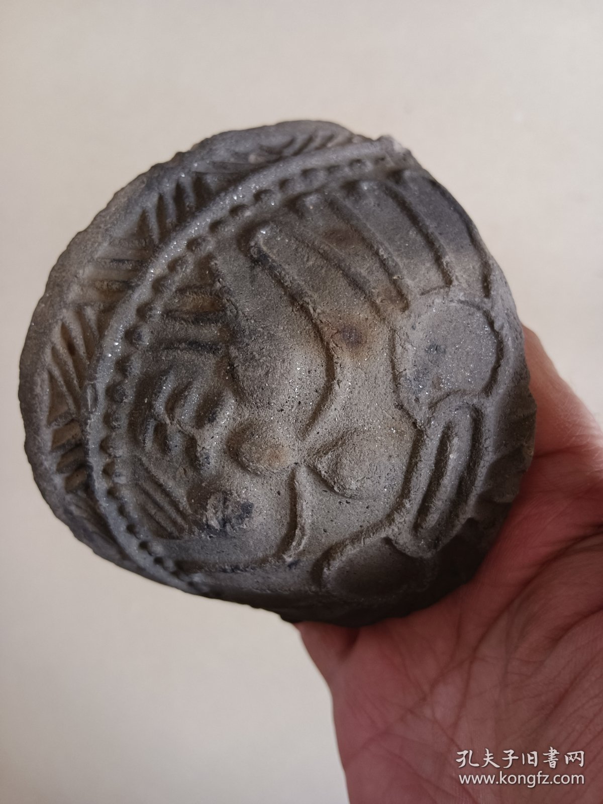 黑陶制香插 背面有缺损 长11.8