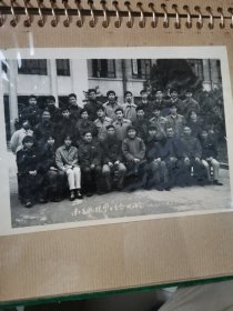 南昌航空大学黑白原版老照片 南昌航空学院毕业生合影1981