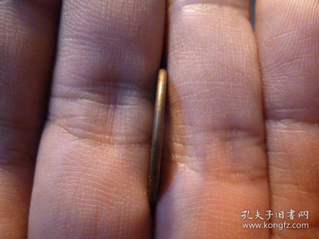 嘉庆通宝宝源传世黄亮极美品，品相完好，直径2.36cm,厚1.3mm,包老包真。