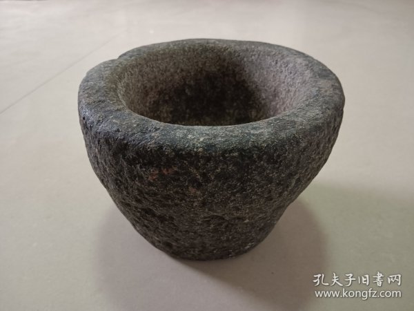 老青石臼 高10外径45内径10.5 内槽深8 没有锤子