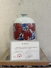 【终身保真陶瓷，得自画家本人】王慧玲 ， 陶瓷瓷瓶 高38cm，上口径7cm，底宽21cm，有证书！
          王慧玲，本科学历，1966年7月出生于瓷都景德镇。毕业于西安美术学院美术系。现任景德镇南光陶瓷有限公司陶瓷艺术总设计师。黑龙江省陶瓷艺术大师。师从景德镇陶瓷学院何炳钦教授和江西省陶瓷研究所“中国工艺美术大师”邱含、陈敏。系景徳镇美术家协会会员、中国美术协会会员景德鎭陶商会副会