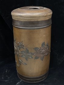 紫砂罐内藏陈年老茶 尺寸：直径26厘米，高48厘米