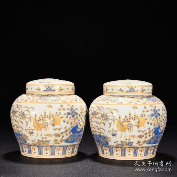 旧藏 明成化蓝彩描金全家福鸡纹夜光罐（萬贵妃铭文） 高14.8厘米 宽15厘米