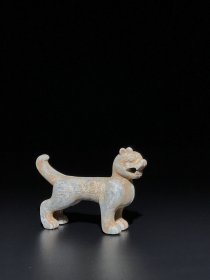 和田玉虎符：玉质细腻，包浆厚重，沁色入骨，雕工精细，品相完美，细节如图。