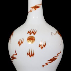 清乾隆矾红描金龙纹赏瓶 29.8/13厘米