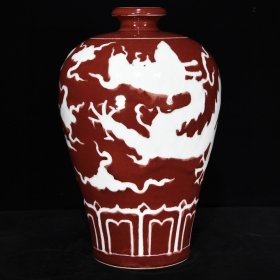 明宣德祭红秞留白暗刻龙纹梅瓶，30×20厘米a