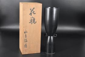 （P5120）《日本花瓶》日本制陶瓷精美花瓶一个  瓶口直径 11.2cm  高34cm 花瓶是用来盛放花枝的美丽植物，花瓶底部通常盛水，让植物保持活性与美丽