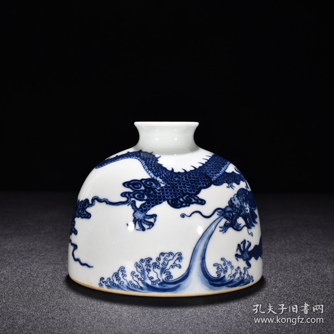 清乾隆青花龙纹太白尊 高9.6厘米 宽12厘米