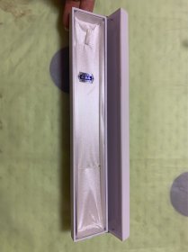 【海外回流  vintage中古】回流中古首饰盒  小年份  很实用  细节可见，内里带金或银色字迹   仔细看好图片，尺寸如图，有瑕疵，介意勿拍，谨慎下单！出售不退！偏远地区邮费联系客服另算！