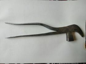 老工具一个，不知道是什么工具，铁质