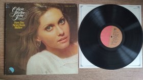 Olivia Newton-John 
奥莉维亚·纽顿-约翰共3张  
黑胶唱片LP12寸
多买多优惠。谢谢。