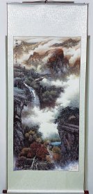 参展原作山水画，红树秋山，小写意画法，皴法点染，纯手绘，假一赔万，都是本人精心收藏的，河北省唐山市美协贾云芳老师亲笔手绘的原创大作，实际画的比照片拍出来要漂亮的多，笔法苍劲有力，浓淡干湿焦，行云流水，流水生财，整个构图非常漂亮。画心尺寸1.4米×70公分，四尺整张的，老师参展时已经卷轴装裱好了，卷轴尺寸1.9米×80公分，家里客厅，卧室，书房，茶室，办公室，玄关，中堂都可悬挂，非常大气。