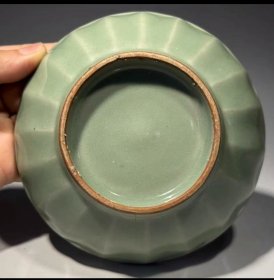 南宋龙泉窑印莲纹洗