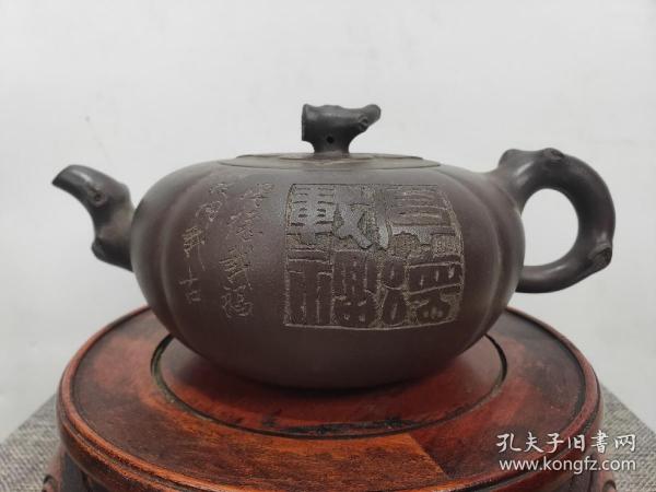 老珍藏，顾景舟和周桂珍合作款，周桂珍盖款，顾景舟底款，精品老紫砂壶一把，保存完整，十分难得收藏佳品。