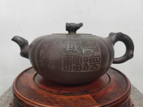 老珍藏，顾景舟和周桂珍合作款，周桂珍盖款，顾景舟底款，精品老紫砂壶一把，保存完整，十分难得收藏佳品。