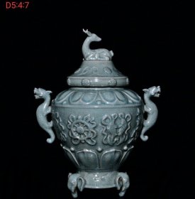 汝窑贴塑工艺八宝盖炉 24×36厘米。