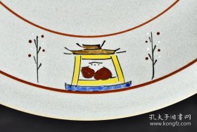 奈良絵 大盐昭山作 《日本赤肤烧传统工艺陶瓷器》饰皿原盒一件 未使用 开片 样式精美 背面有款 尺寸：26.5*26.5*4.5cm 赤肤烧是指以奈良县奈良市赤肤町为中心的西京丘陵一带窑厂生产的陶器。绘图以御伽草子等庶民题材为主。顺丰快递，邮费贵点。