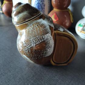 田螺酒瓶一个，完好无损。精美少见，湖南湘西的酒厂。
