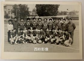 【老照片】1980年代钢设足球队集体合影照