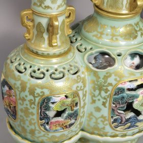 清乾隆 御製洋彩粉青地描金内狩猎图三元转旖瓶