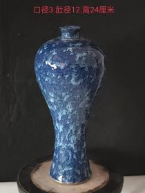 造型美观的蓝釉梅瓶一个，欣赏收藏。
