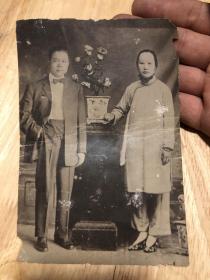民国时期夫妻合影照，中西结合，品如图