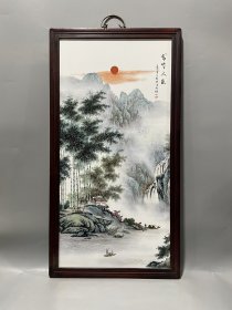 红木镶瓷板画粉彩山水富竹人家挂屏
高85厘米宽45厘米