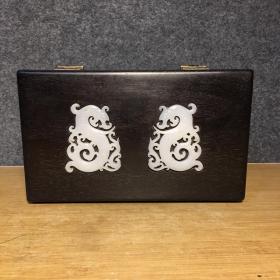 旧藏紫檀镶玉石盒子，长22厘米，宽13厘米，高9厘米，重650克