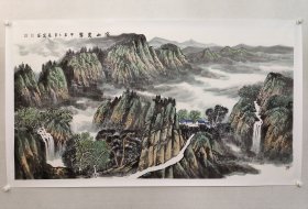 保真字画，郭长安《溪山晨雾》六尺整纸山水画佳作97×180cm，纸本托片。郭长安，中国美术家协会会员，哈尔滨市美术家协会副主席。作品多次参加全国、黑龙江省、哈尔滨市美展以及韩国、英国、日本、美国、中国香港等国家和地区美术作品展览。有数十幅作品在《人民日报》、《光明日报》、《环球导报》、《中国美术报》等发表和收藏。