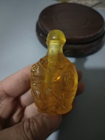 清代蜜蜡鼻烟壶