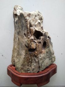 时逢当下，石来运转，高端藏家转让：天然镂空（海淘佛缘）红木底座崂山绿石一块38*28厘米，摆放居家厅堂办公场所寓意吉祥事业兴旺财源滚滚利达三江