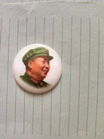 右脸瓷像章