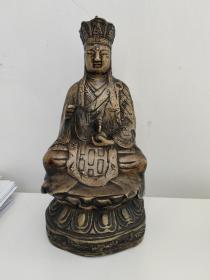 地藏王菩萨佛像使用痕迹明显铜质精密老道，包浆莹润厚实，烟火气息很重。有磕碰划痕，不到九百克