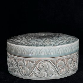 晋唐古越窑秘色青瓷刻花缠枝莲鹅鹅鹅捧盒 高10径20厘米2